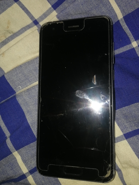 收闲置荣耀9手机。