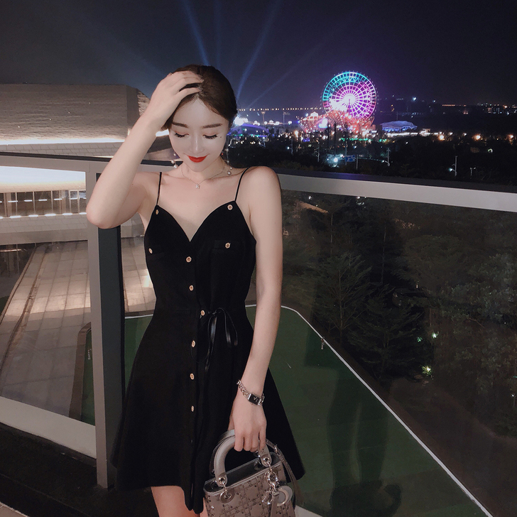 ByYou 春季性感黑色毛呢吊带连衣裙小黑...