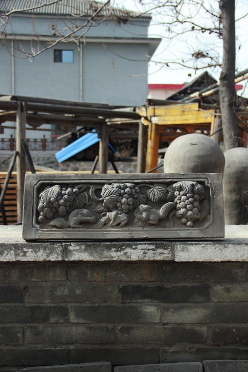 《老砖雕刻画##amp；ldquo；松鼠吃...