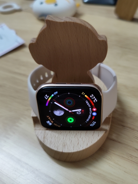 OPPO watch 46mm鎏金，贴膜屏...