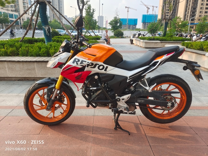 21年4月购买上牌，本田出口版小排量街车，...