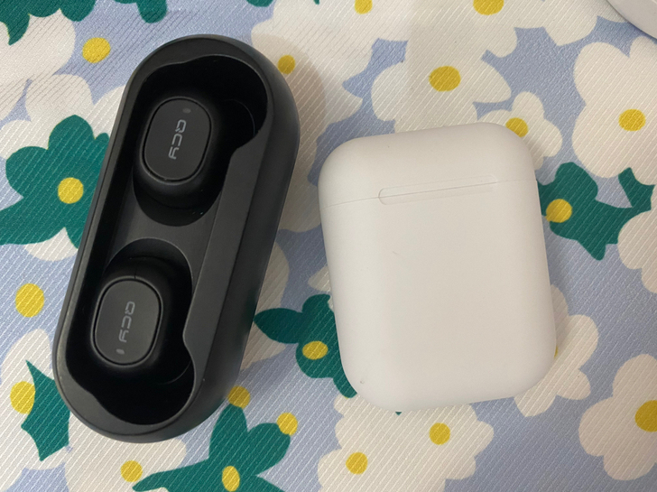 2个蓝牙耳机。QCY T1真无线蓝牙耳机双...