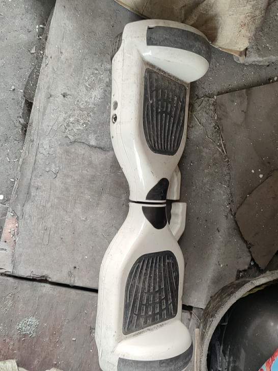 平衡车没怎么玩，换了一块电池。