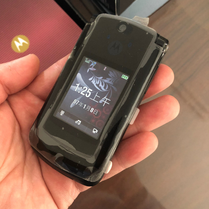 摩托罗拉V9黄金版。