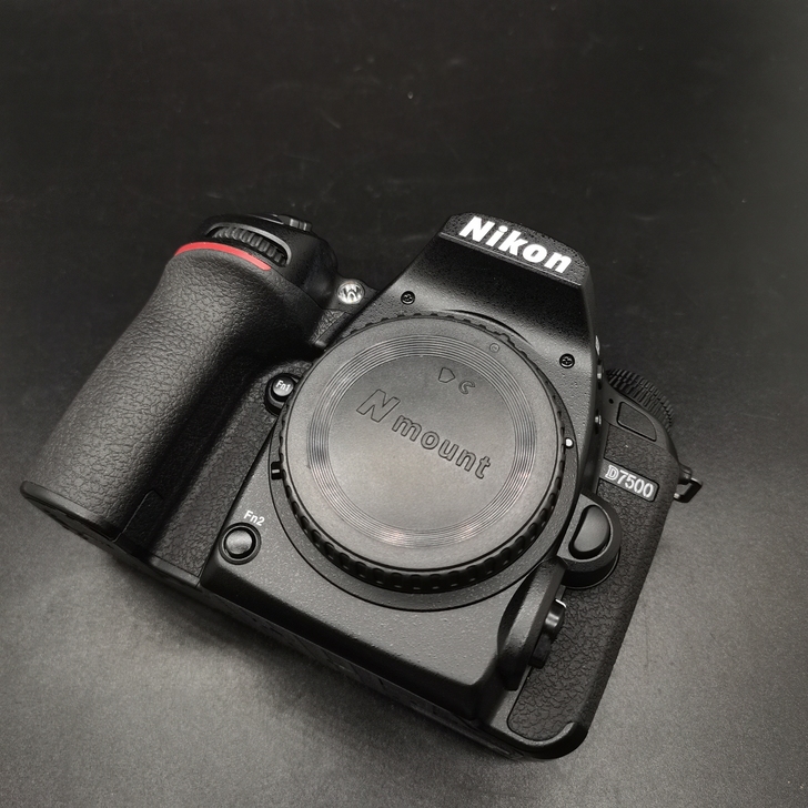 尼康  D7500
