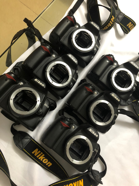 尼康d3000单机，原充原电，没有磕碰划痕...