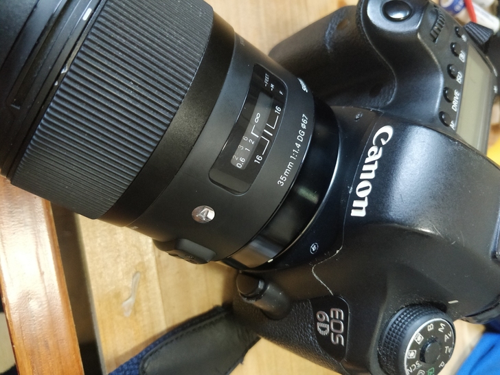 佳能6d  单反，全画幅相机  加35mm...