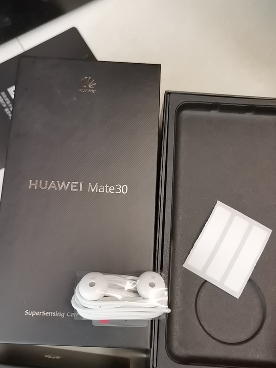 mate30原装有线耳机，全新