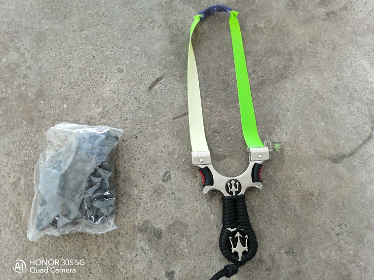 全新弹弓一把皮筋一条泥丸200颗18.9元...