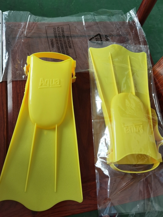 脚蹼，全新出口美国货，就是外袋拆开，里面全...