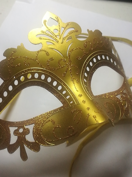 多年珍藏至尊金色面具