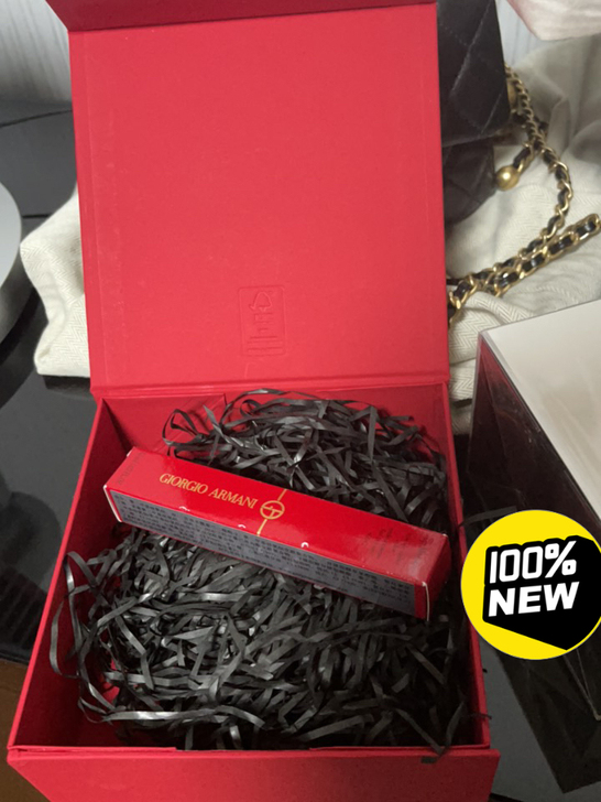 阿玛尼红管唇釉，色号405G，显白又很闪，...