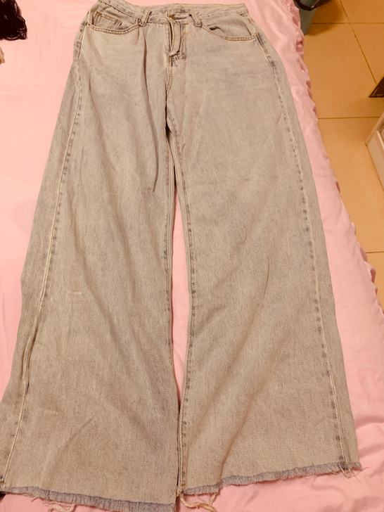 宽腿牛仔裤 店内购买