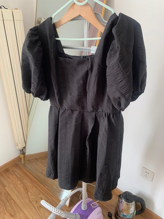 黑色显瘦连衣裙就穿过2次