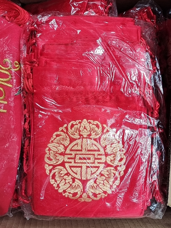 刺绣布艺喜糖袋，一包50个，40包邮。