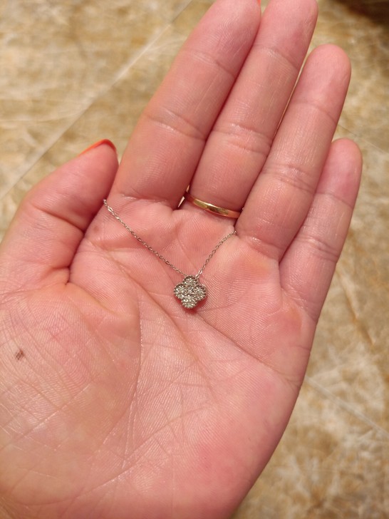 谢瑞麟四叶草钻石项链，很闪很精致的，经典不...