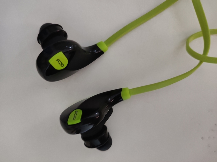 QCY蓝牙耳机,音质很好,8成新,正品。连...