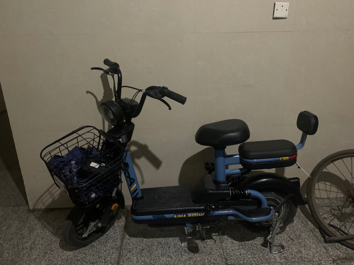 自己骑的爱电车出售，纯一手，复兴路爱玛专卖...
