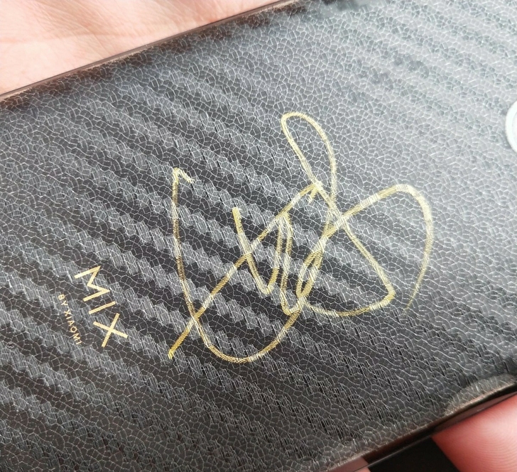 摇滚乐队Beyond鼓手叶世荣签名手机，9...