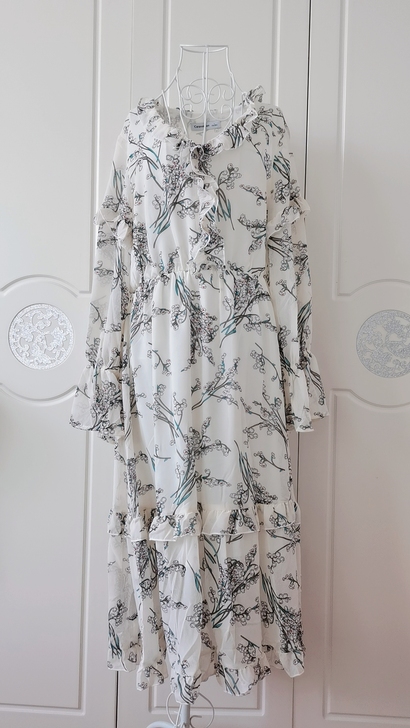 全新带吊牌虞美人印花荷叶边喇叭袖松紧腰连衣...