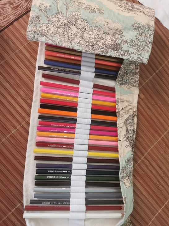 全新的笔帘加彩笔，帮朋友卖的，没用过  4...