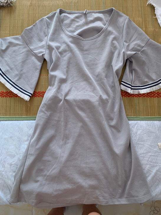 灰色喇叭袖露背收腰连衣裙s码