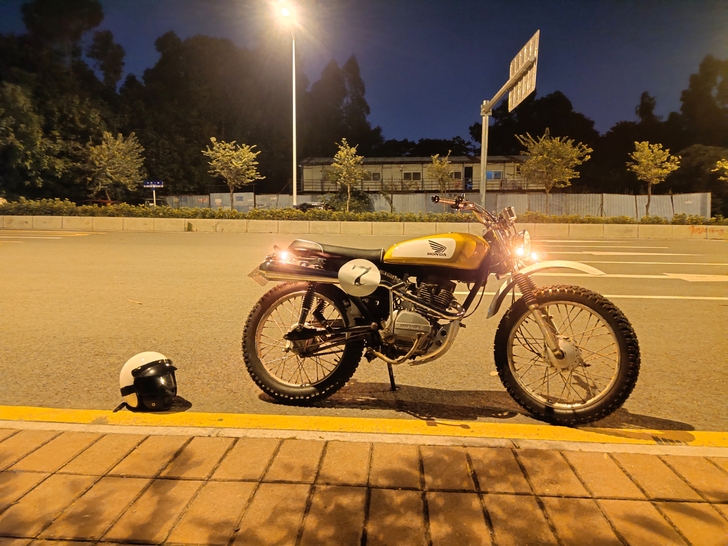 本田cg125改vmx复古越野摩托车，攀爬...