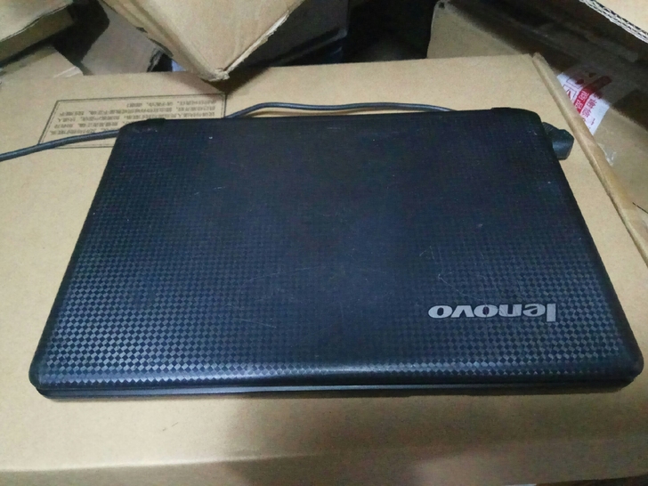 联想笔记本 s10,10吋上网本。外观见图...