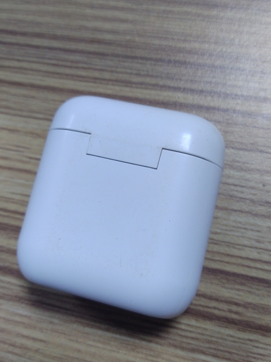 蓝牙耳机QCY T8 充电仓,左耳