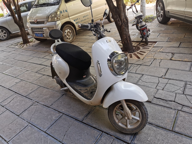 品牌型号爱尚电动车 新旧程度 有划痕转手原...