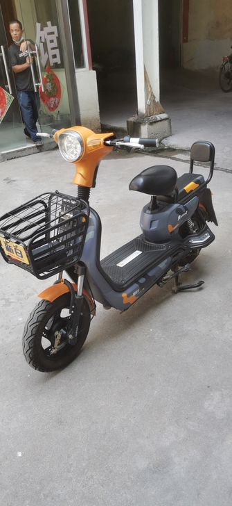 出售精品，新日电动车一辆