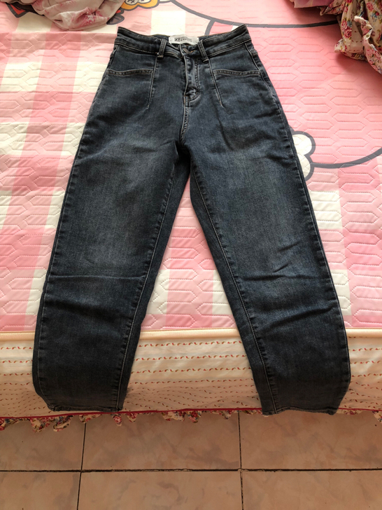 休闲牛仔裤、码数26码、穿过几次、随便逛街...