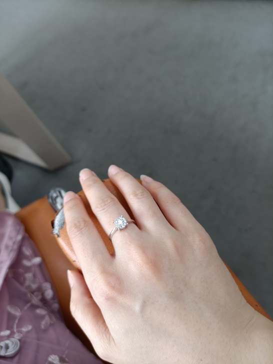 luckyme一克拉效果钻石戒指,戒圈10...