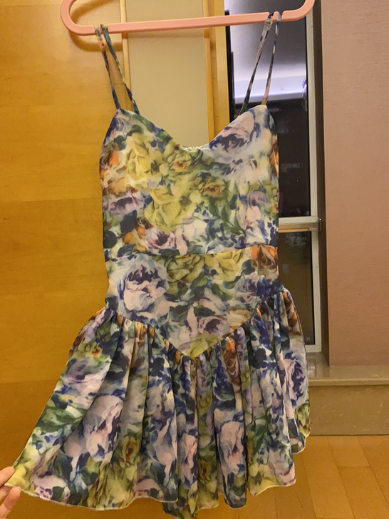 连衣裙。便宜出 全新全新。100斤以内 s...