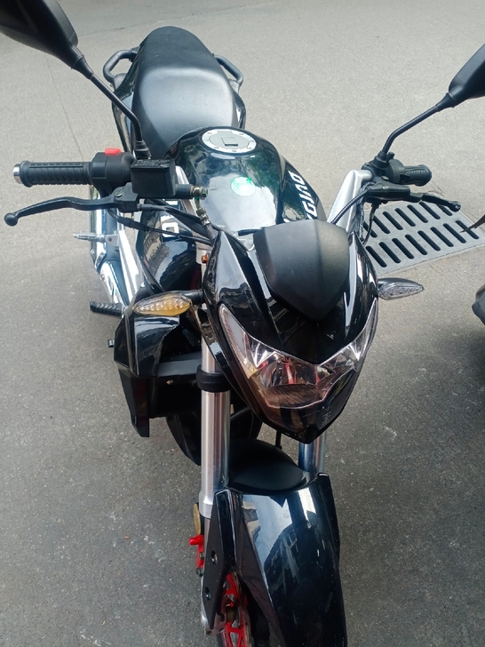 摩托车出售，水冷九成新手续齐全，有意者联系...