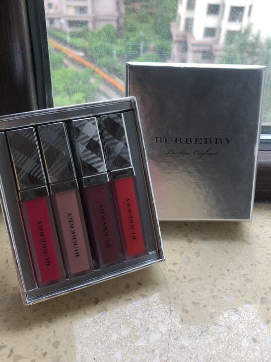 burberry巴宝莉唇釉套盒，仅手臂试色，