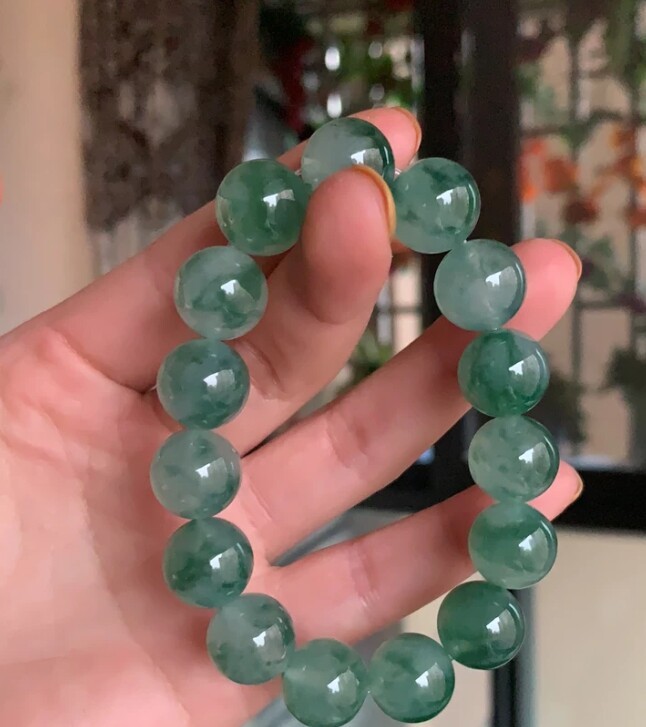 翡翠水沫玉手串,伴生矿水沫玉特点冰透水润,...