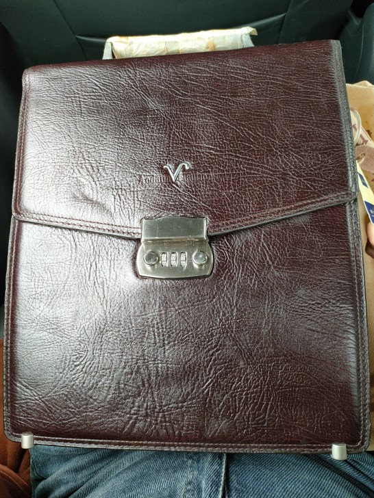 卡帝华伦天奴Aodaun Velau ti...