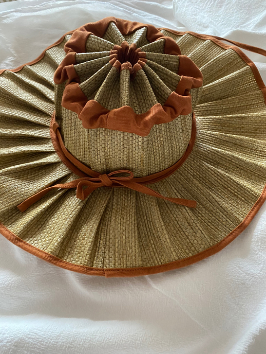 小满杂货铺帽子，全新，带了一小会，女儿头太...