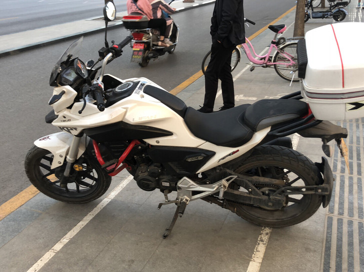 几乎全新的拉力摩托车。泡妞神器，长途利器，...