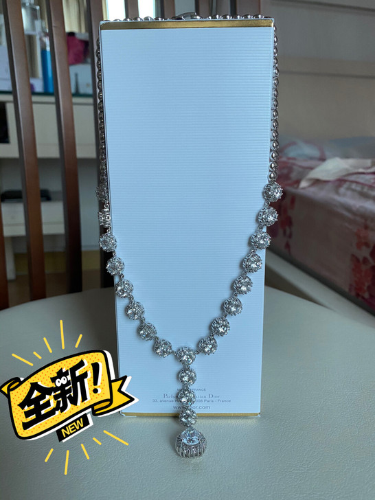 全新925银镶锆石，颗颗都是一克拉的钻石，...