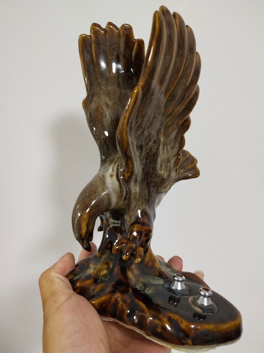 几十年的大鹏展翅摆件。变色釉，釉水好。这应...
