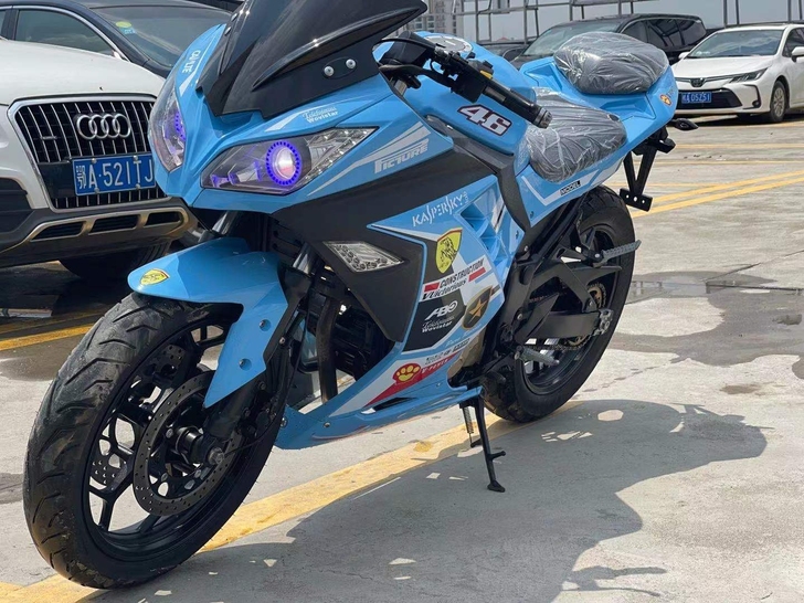 由于没时间管理 急出爱车天蓝色法拉利小忍者...