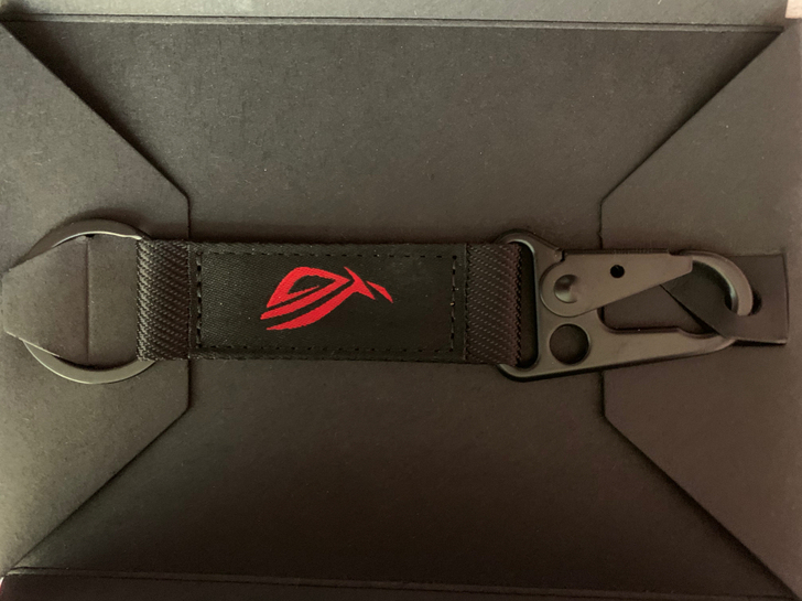 ROG钥匙扣+两张ROG贴纸，完美的信仰周...