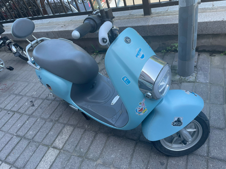几乎全新爱玛电动车 60V锂电池,充电器锁...