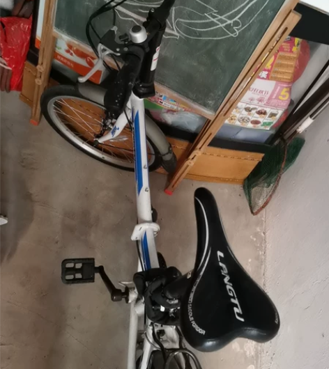 山地折叠自行车，比较新，质量好，家里没地方...