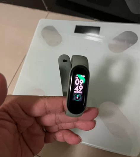 小米手环5NFC，八五新，屏幕有轻微划痕，...