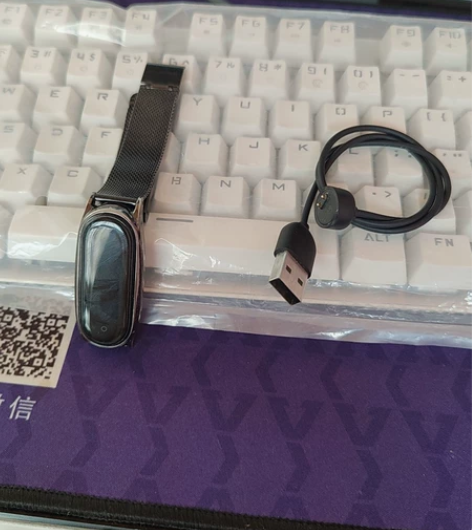 自用小米手环5普通版 老婆给买了华为wh3...