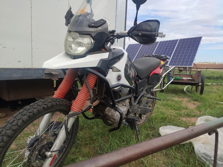 400cc拉力摩托车，跑了一万公里 还没洗...