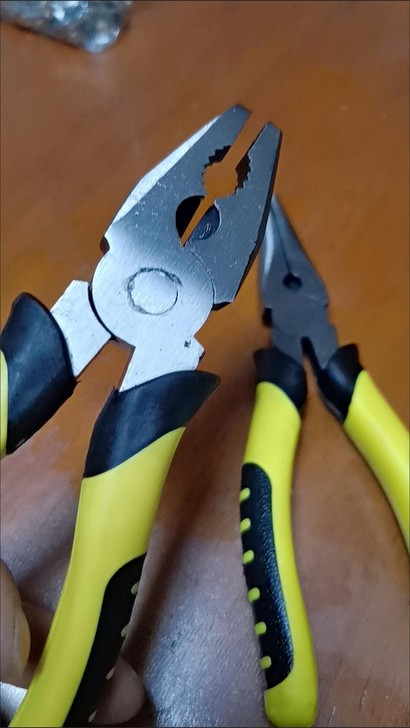 处理一批工业级老虎钳钢丝钳尖嘴钳钳子多功能...